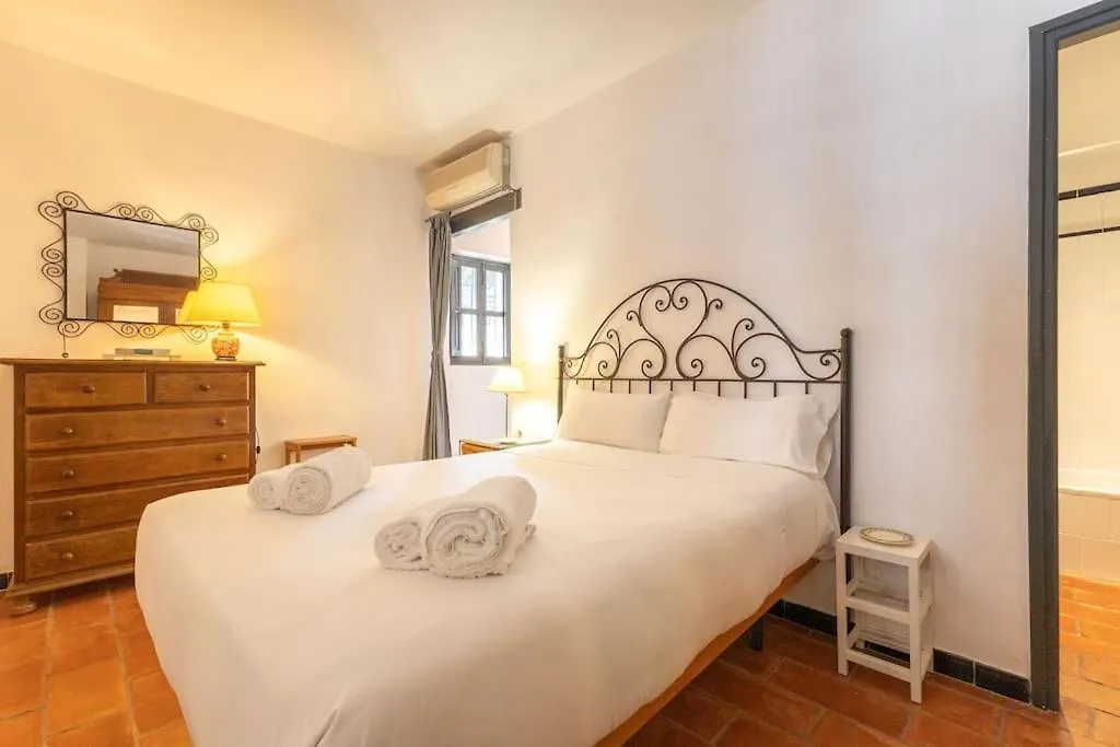 Corral Central Oasis Seville 0*,